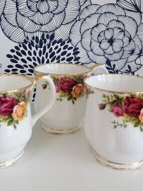 Royal Albert Old Country Roses Mugs x3 set; floral pattern with gold trim